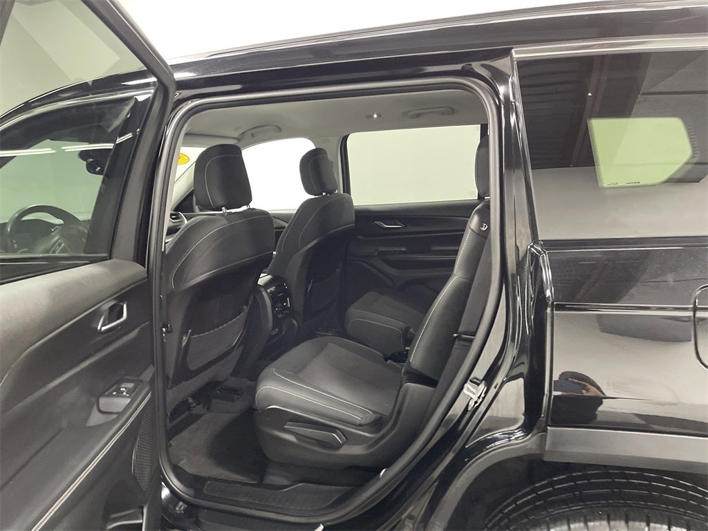 2023 Jeep Grand Cherokee L Laredo 4x4