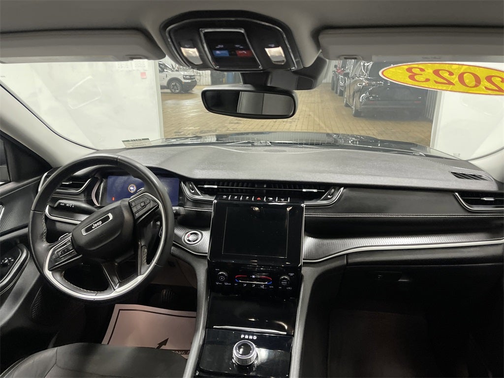 2023 Jeep Grand Cherokee L Laredo 4x4