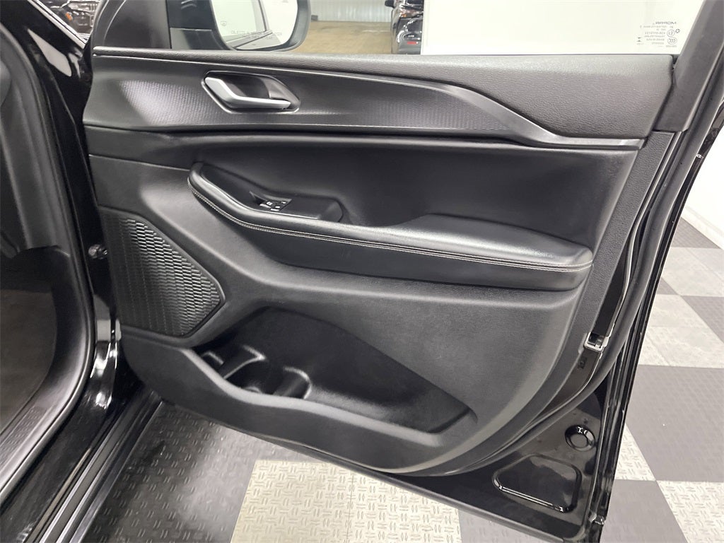 2023 Jeep Grand Cherokee L Laredo 4x4