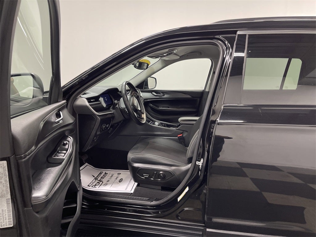 2023 Jeep Grand Cherokee L Laredo 4x4