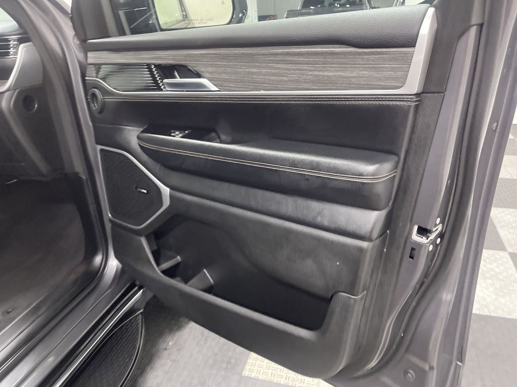 2024 Jeep Wagoneer L Series II 4x2