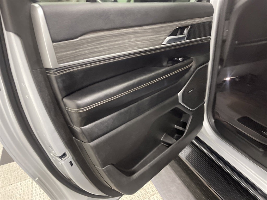 2023 Jeep Wagoneer L Series II 4x2