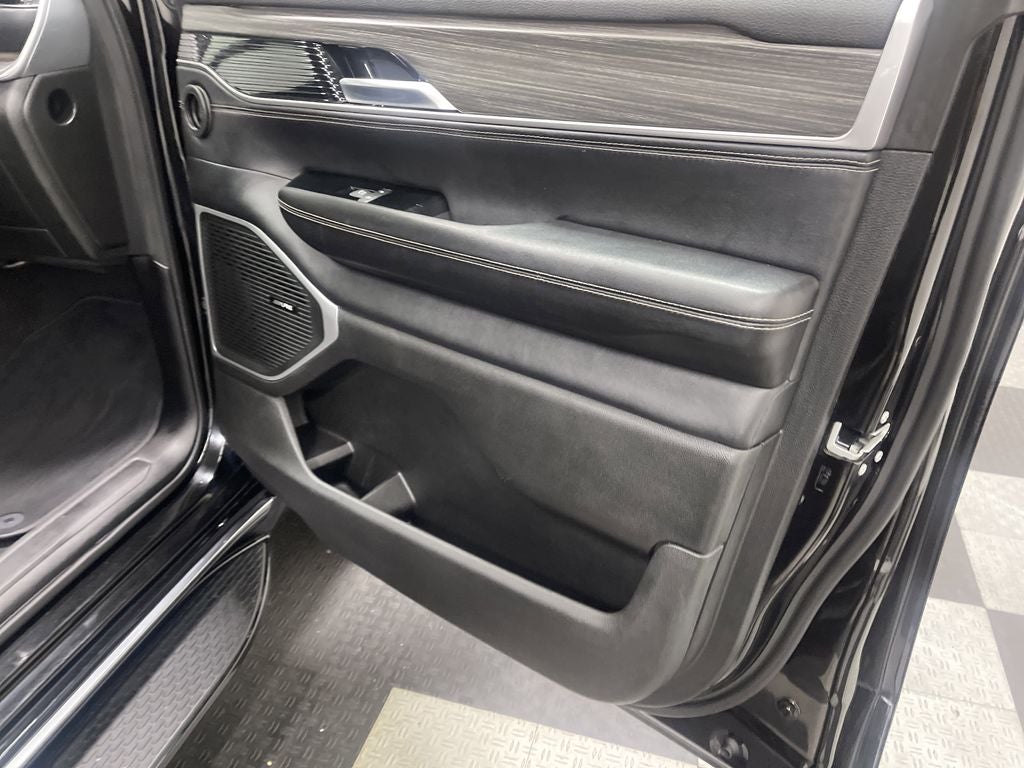 2024 Jeep Wagoneer L Series II 4x2