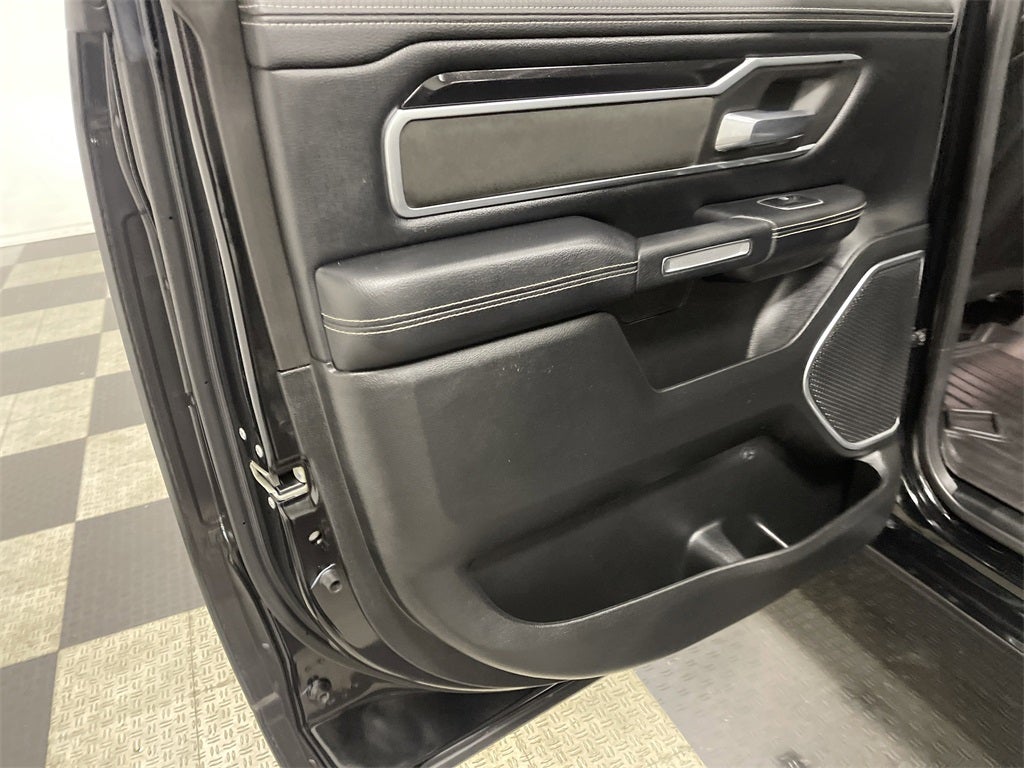 2020 RAM 1500 Laramie Crew Cab 4x4 5'7' Box