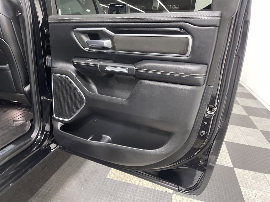 2020 RAM 1500 Laramie Crew Cab 4x4 5'7' Box