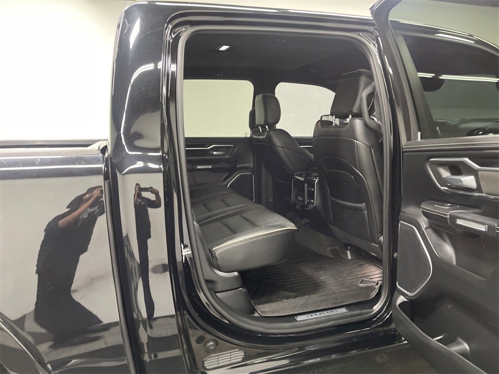 2020 RAM 1500 Laramie Crew Cab 4x4 5'7' Box