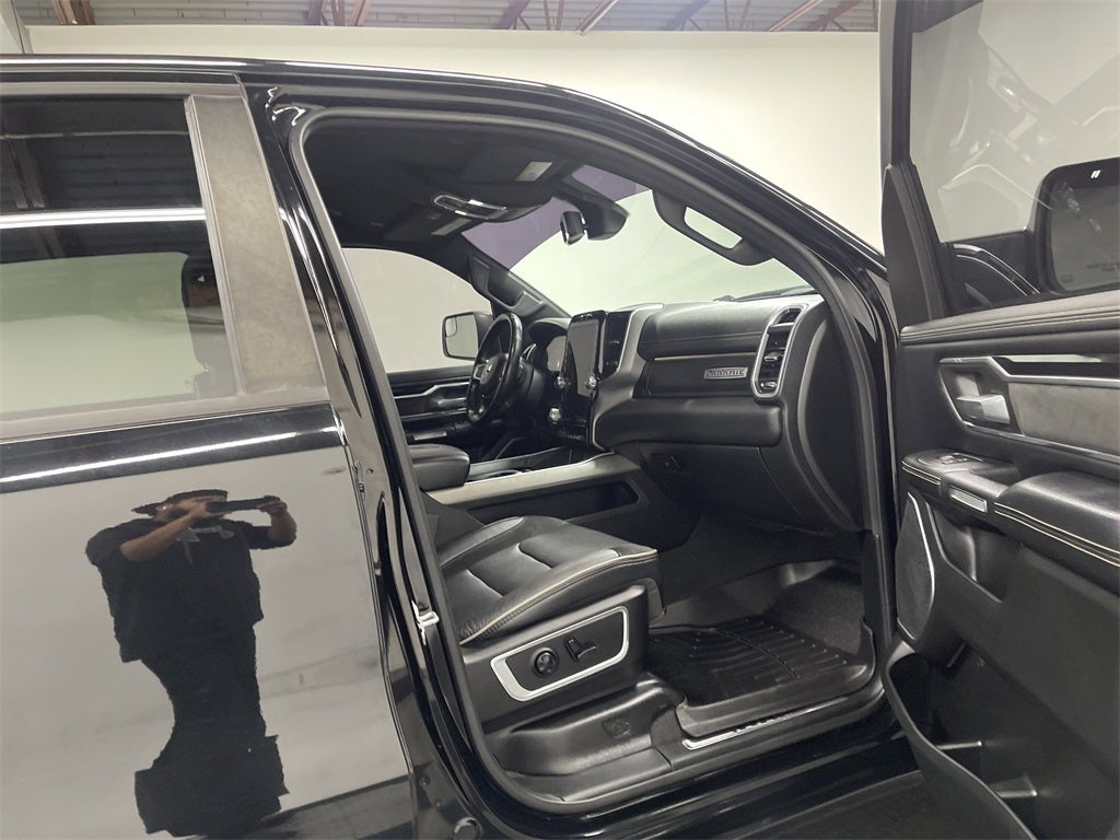 2020 RAM 1500 Laramie Crew Cab 4x4 5'7' Box