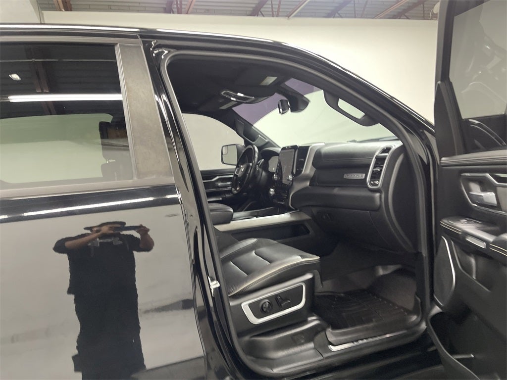 2020 RAM 1500 Laramie Crew Cab 4x4 5'7' Box