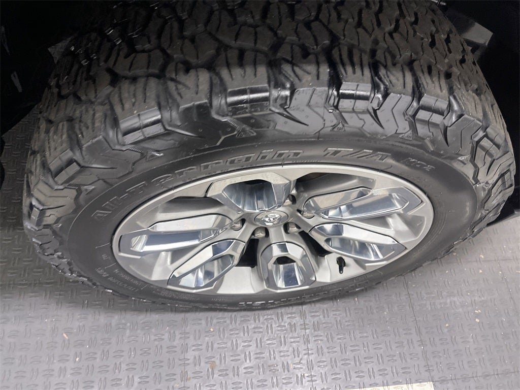 2020 RAM 1500 Laramie Crew Cab 4x4 5'7' Box