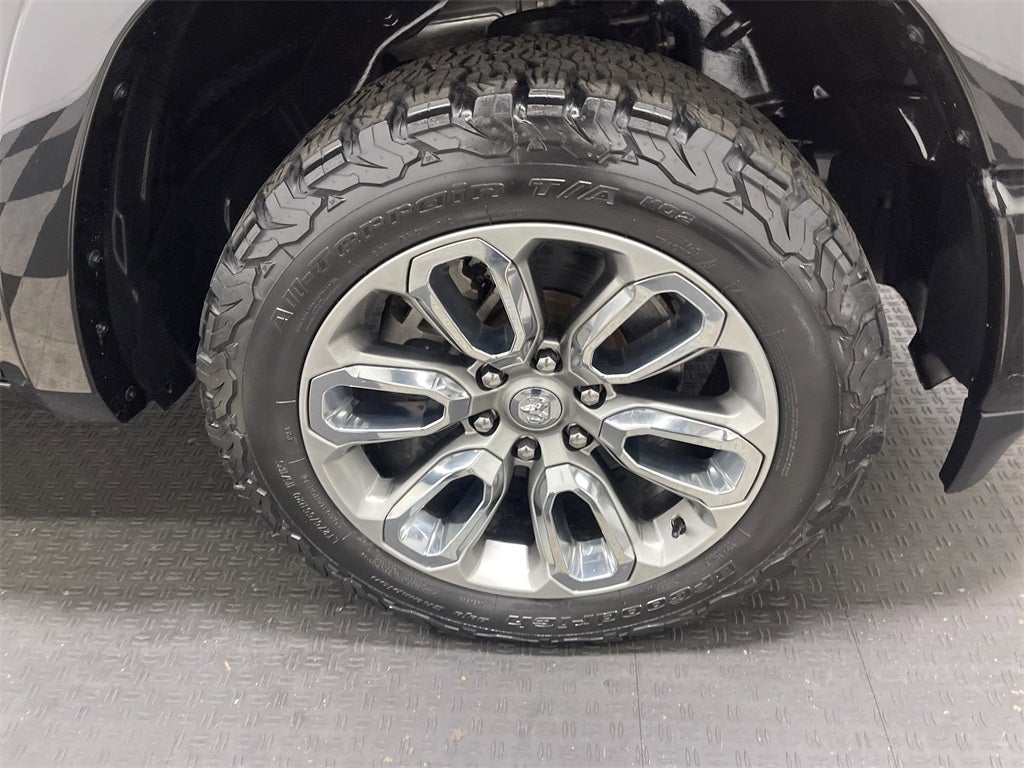 2020 RAM 1500 Laramie Crew Cab 4x4 5'7' Box