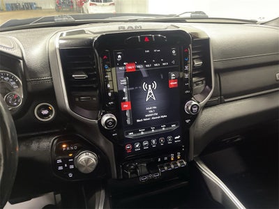 2020 RAM 1500 Laramie Crew Cab 4x4 5'7' Box