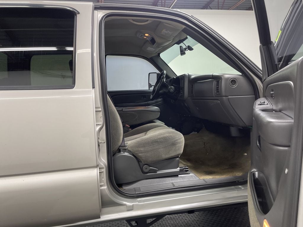 2004 Chevrolet Silverado 2500HD LS