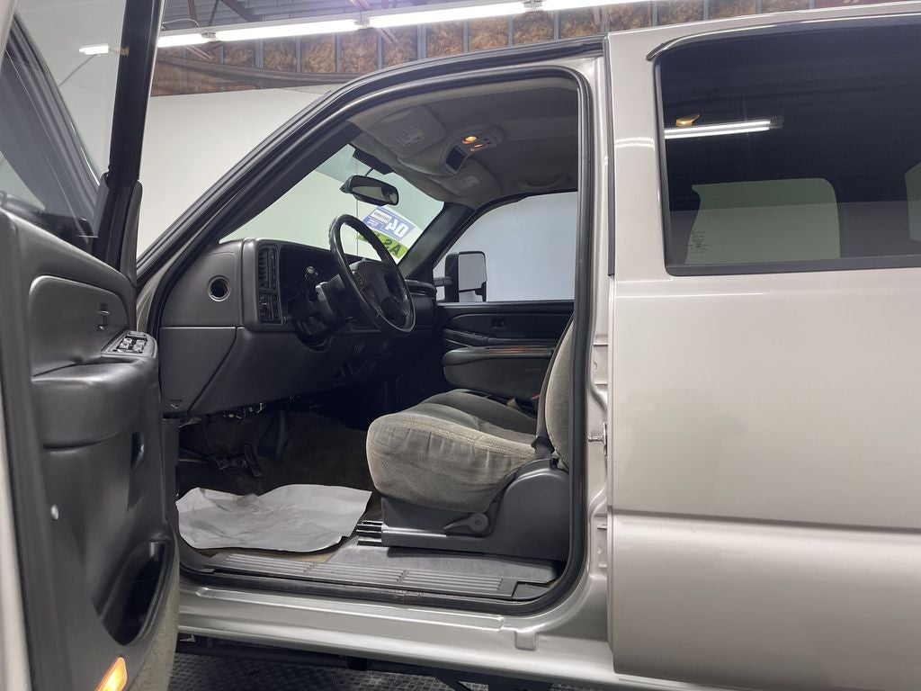 2004 Chevrolet Silverado 2500HD LS