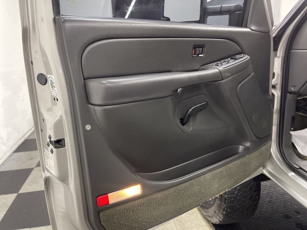 2004 Chevrolet Silverado 2500HD LS