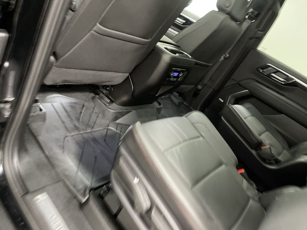 2025 Chevrolet Suburban 4WD RST