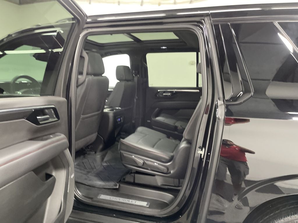 2025 Chevrolet Suburban 4WD RST