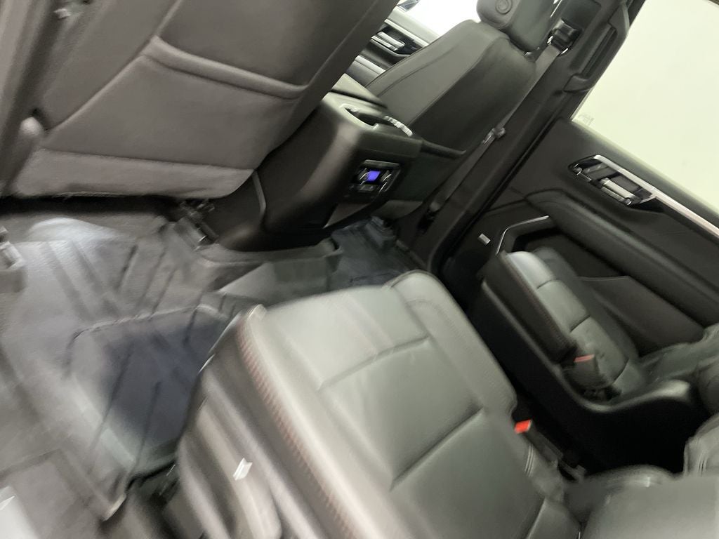2025 Chevrolet Suburban 4WD RST