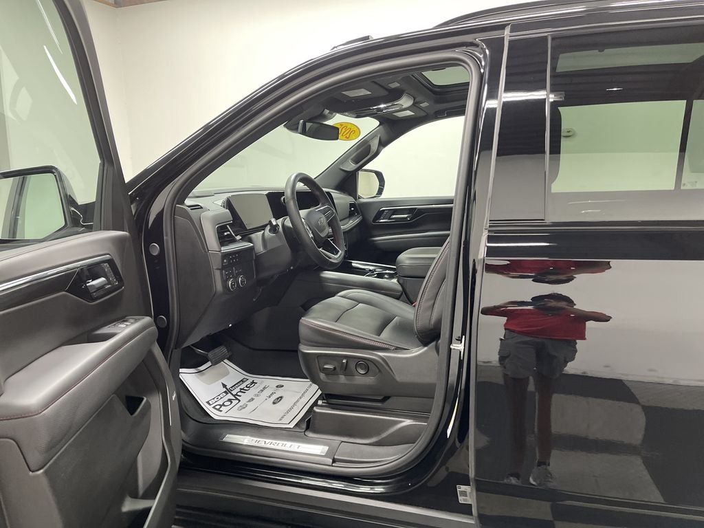 2025 Chevrolet Suburban 4WD RST