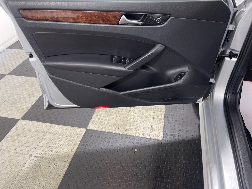 2012 Volkswagen Passat 2.5L SEL