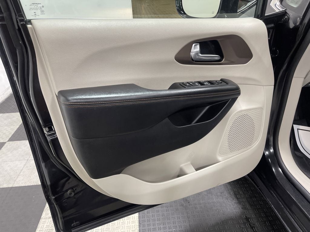2019 Chrysler Pacifica Touring L