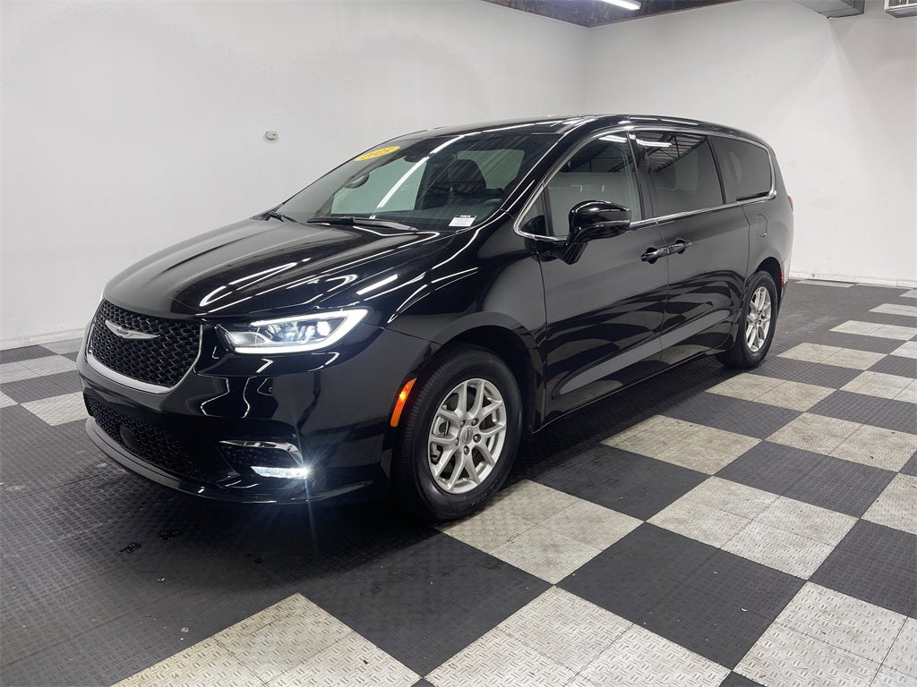 2025 Chrysler Pacifica Select