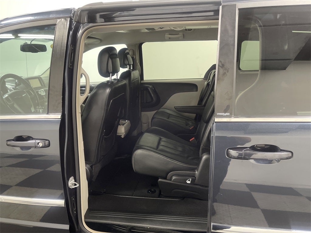 2013 Chrysler Town & Country Touring