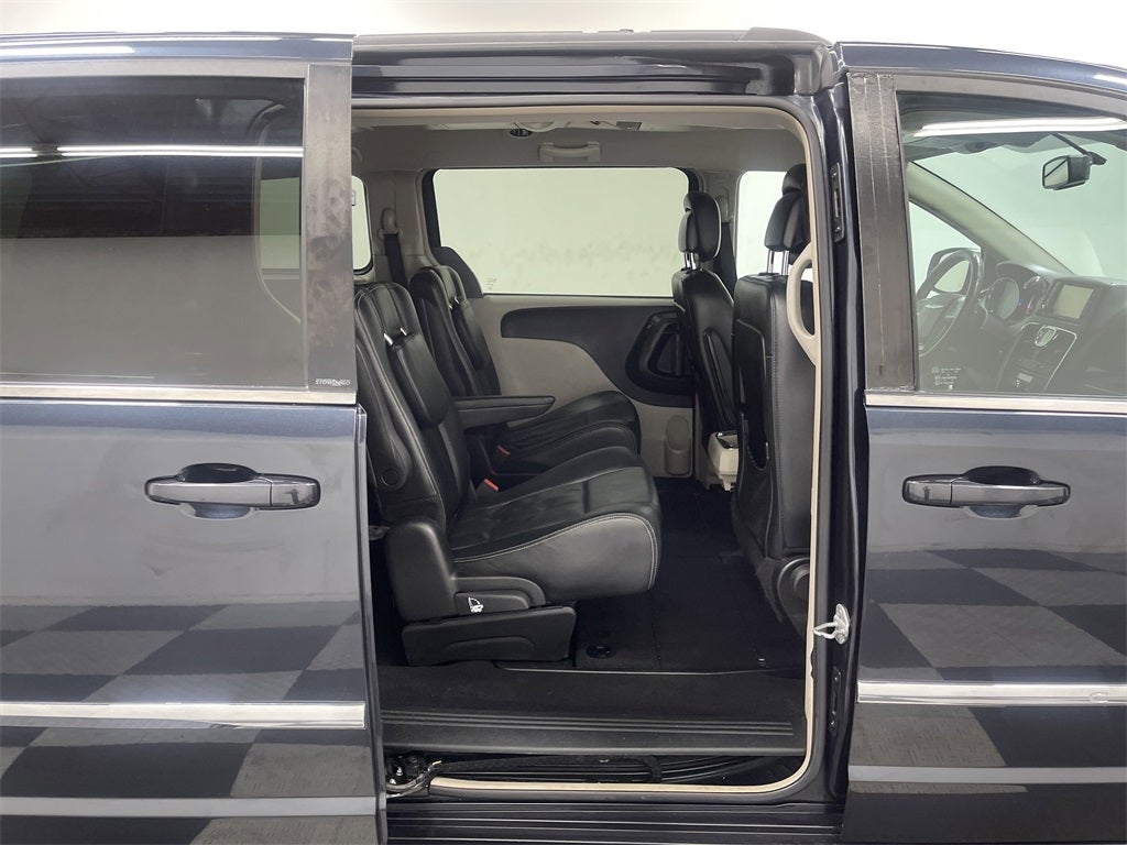 2013 Chrysler Town & Country Touring