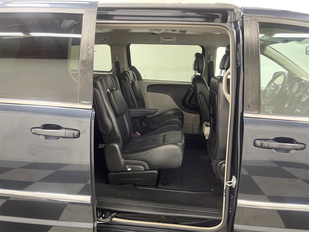 2013 Chrysler Town & Country Touring
