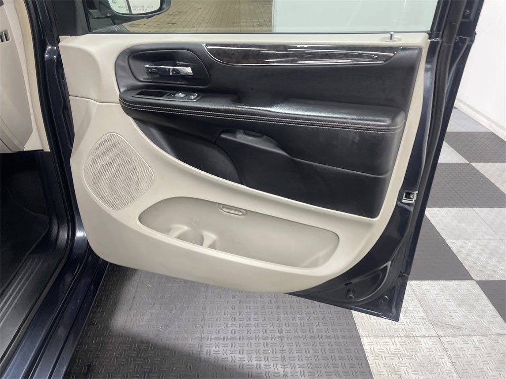 2013 Chrysler Town & Country Touring