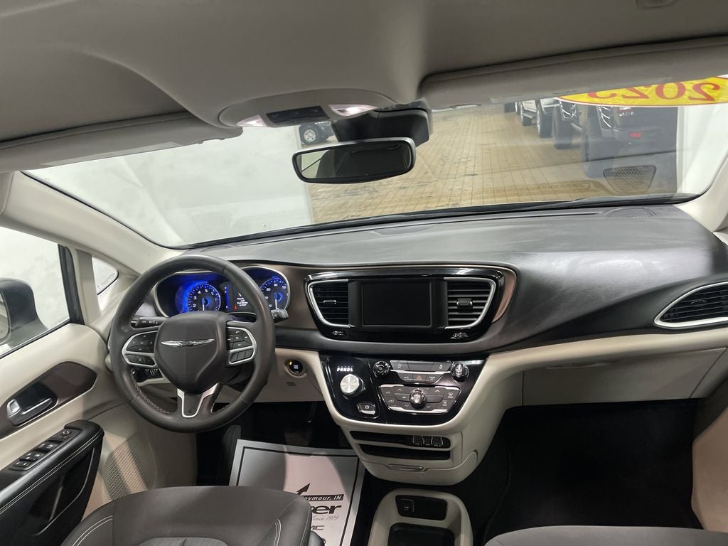 2023 Chrysler Voyager LX