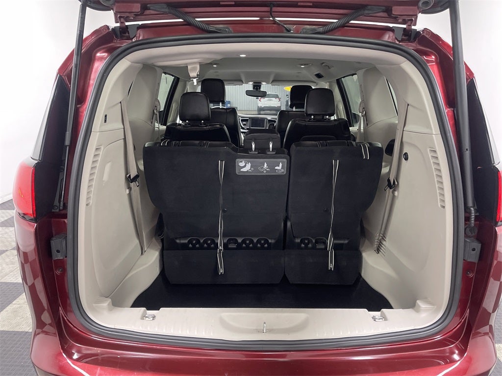 2021 Chrysler Voyager LXI