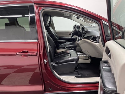 2021 Chrysler Voyager LXI
