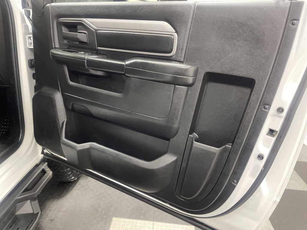 2022 RAM 3500 Chassis Tradesman/SLT