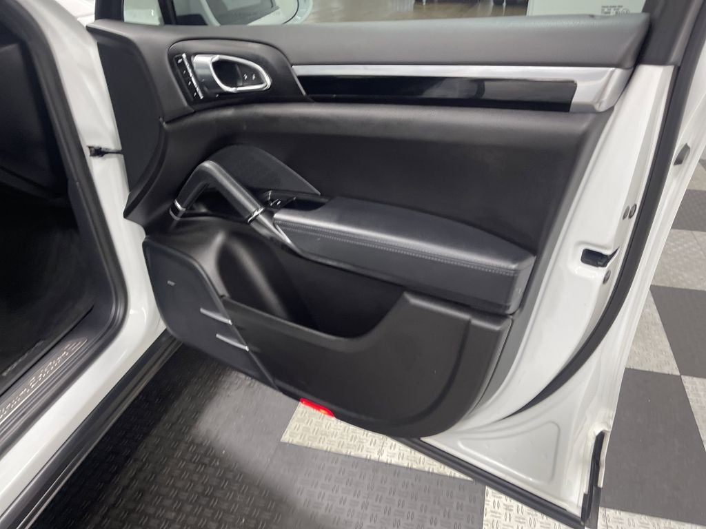 2017 Porsche Cayenne Platinum Edition