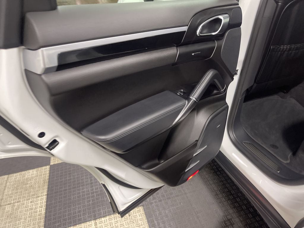 2017 Porsche Cayenne Platinum Edition