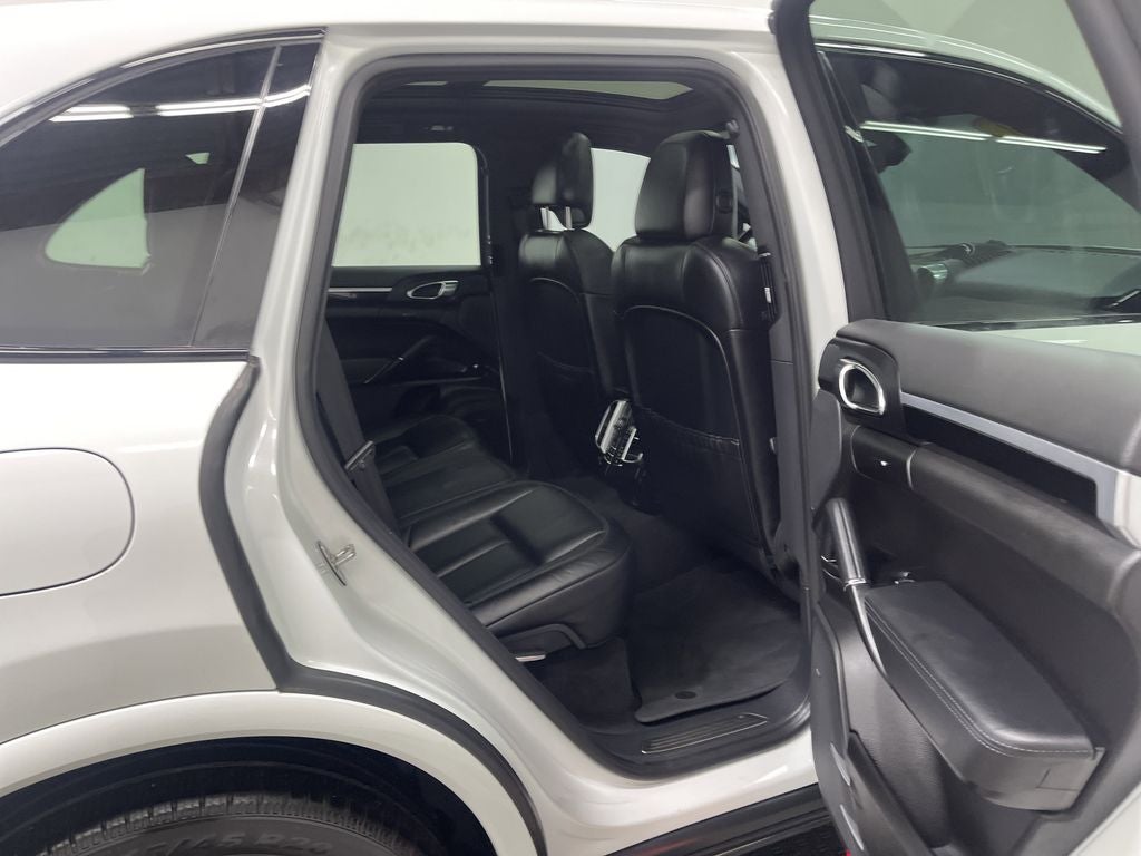 2017 Porsche Cayenne Platinum Edition