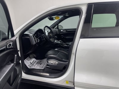 2017 Porsche Cayenne Platinum Edition