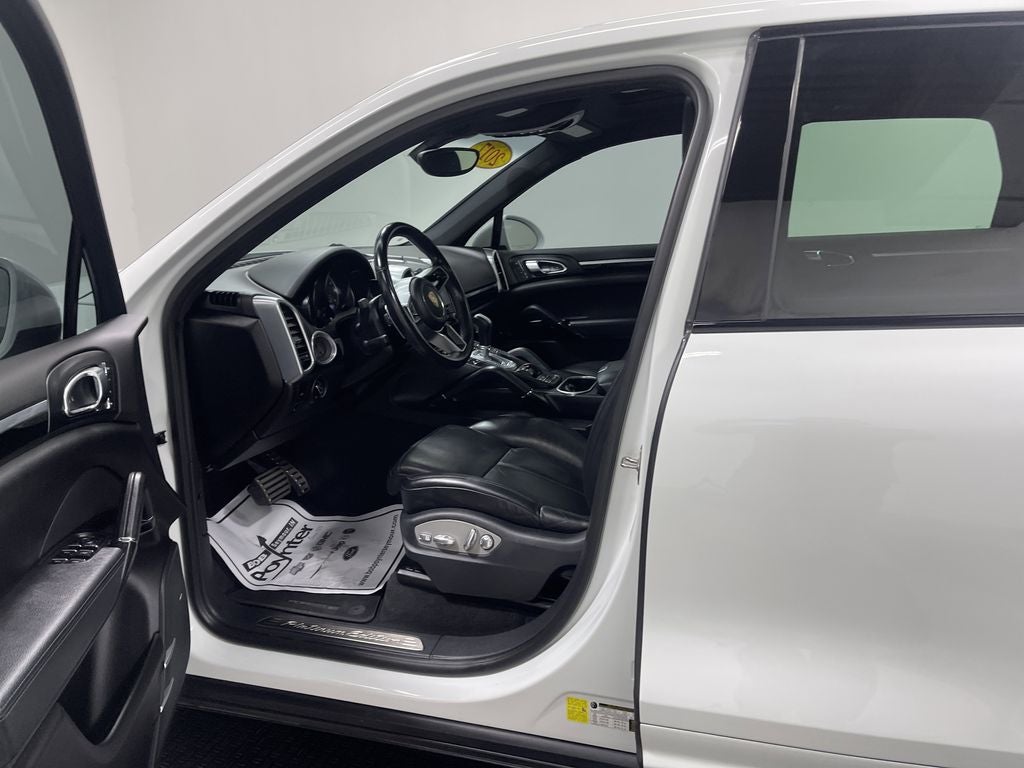 2017 Porsche Cayenne Platinum Edition