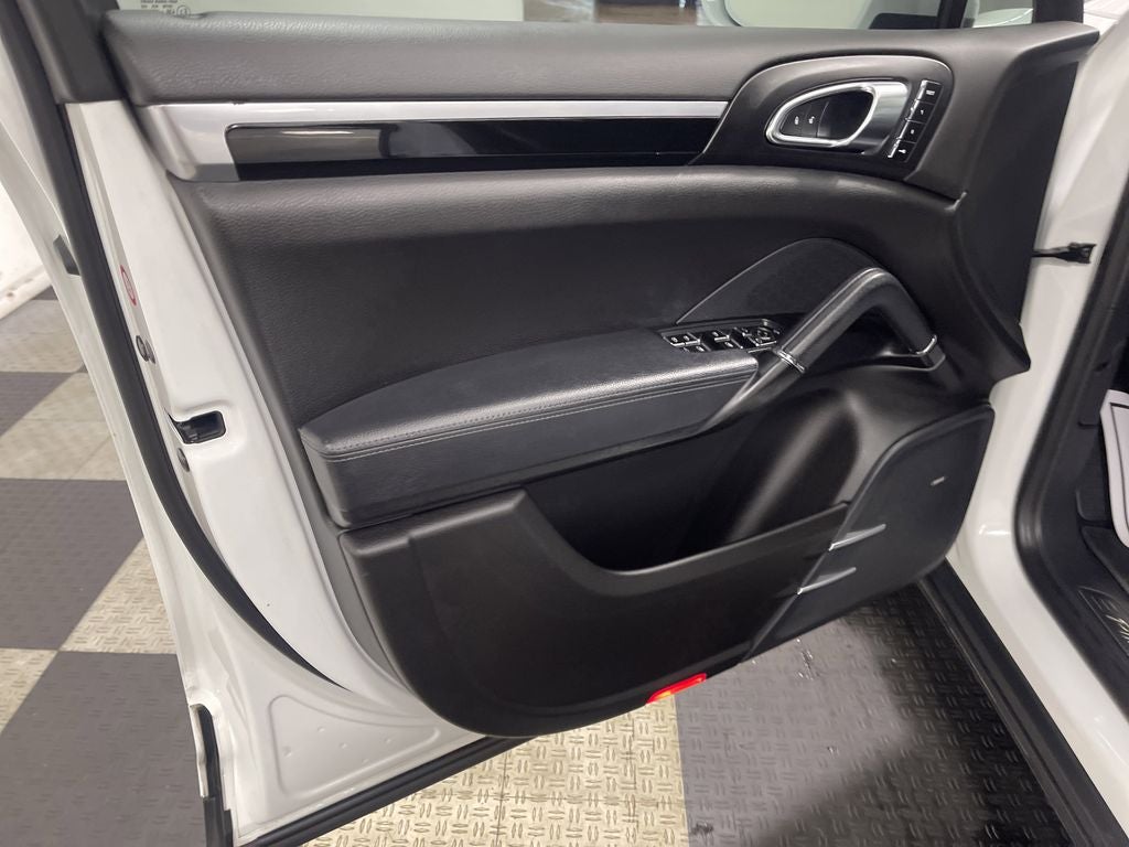 2017 Porsche Cayenne Platinum Edition