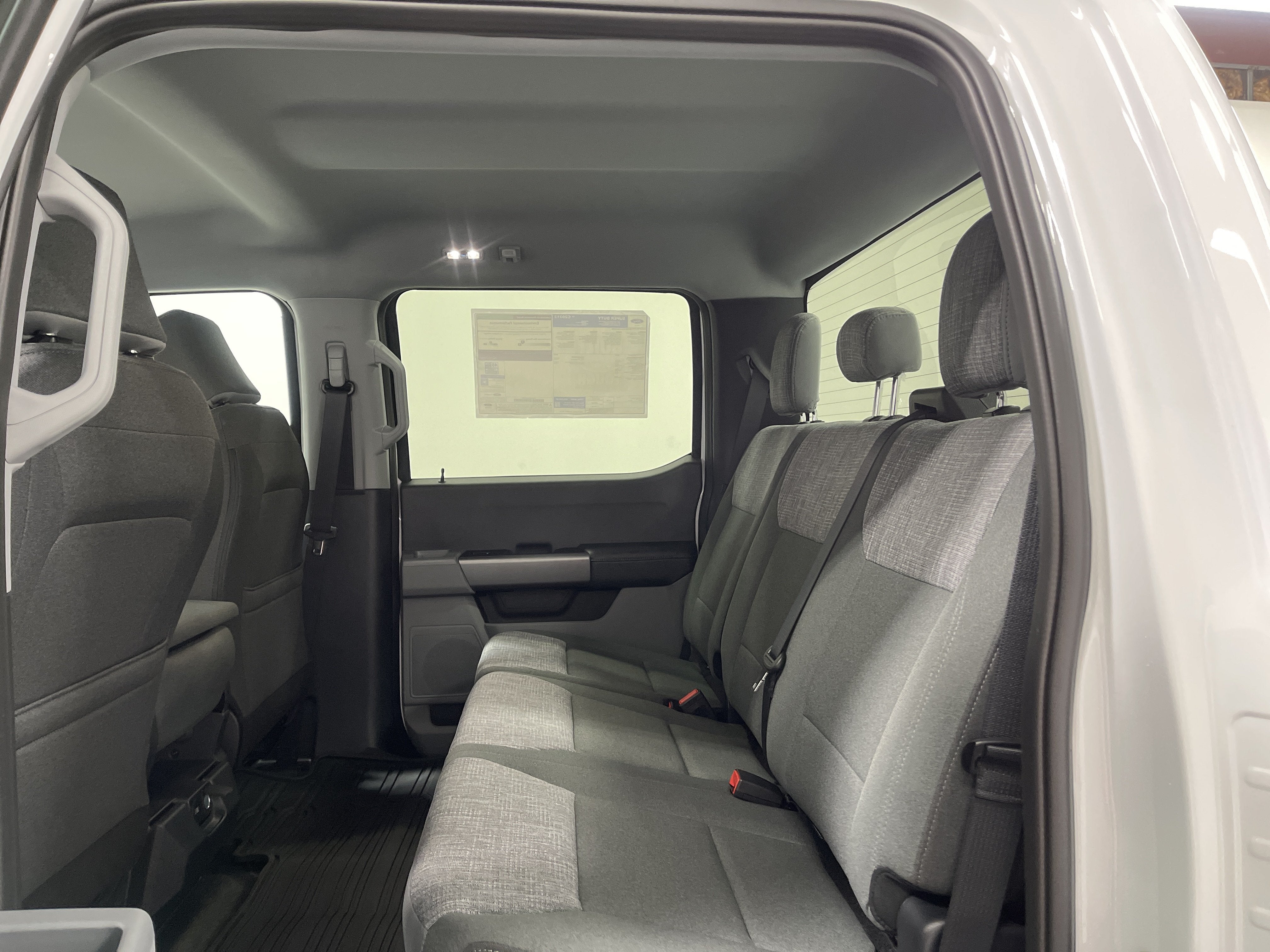 2027 Ford Super Duty F-350 SRW XLT