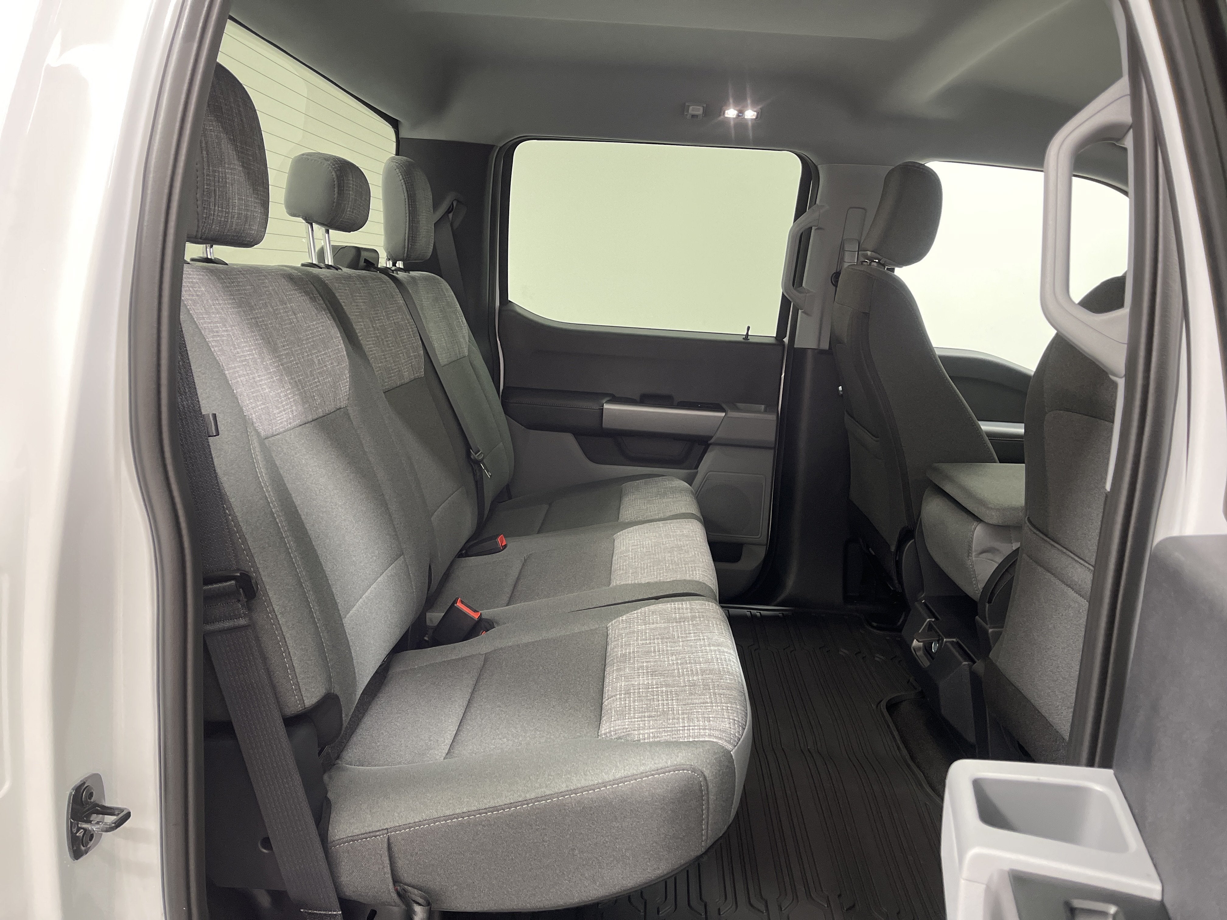 2027 Ford Super Duty F-350 SRW XLT