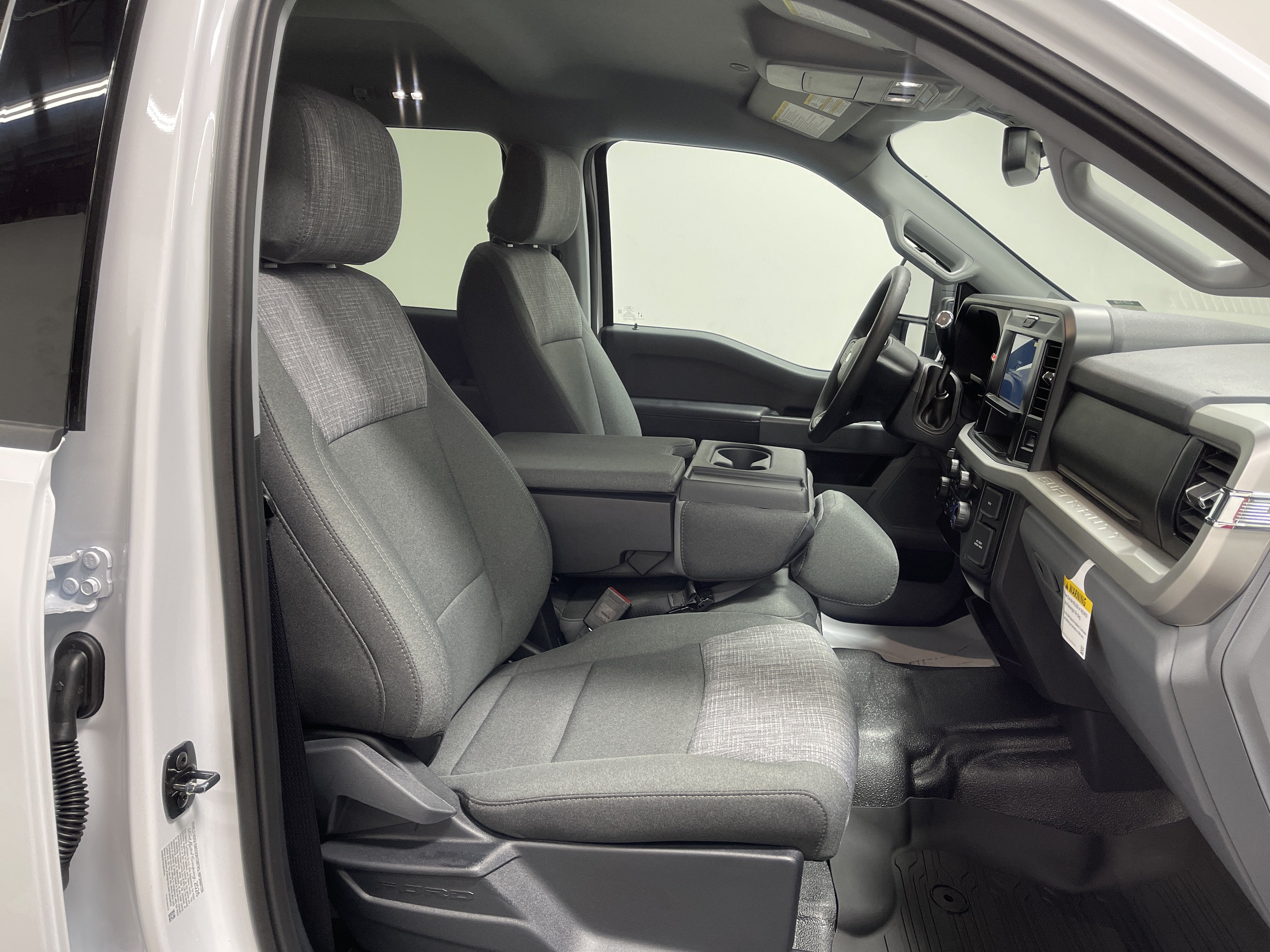 2027 Ford Super Duty F-350 SRW XLT