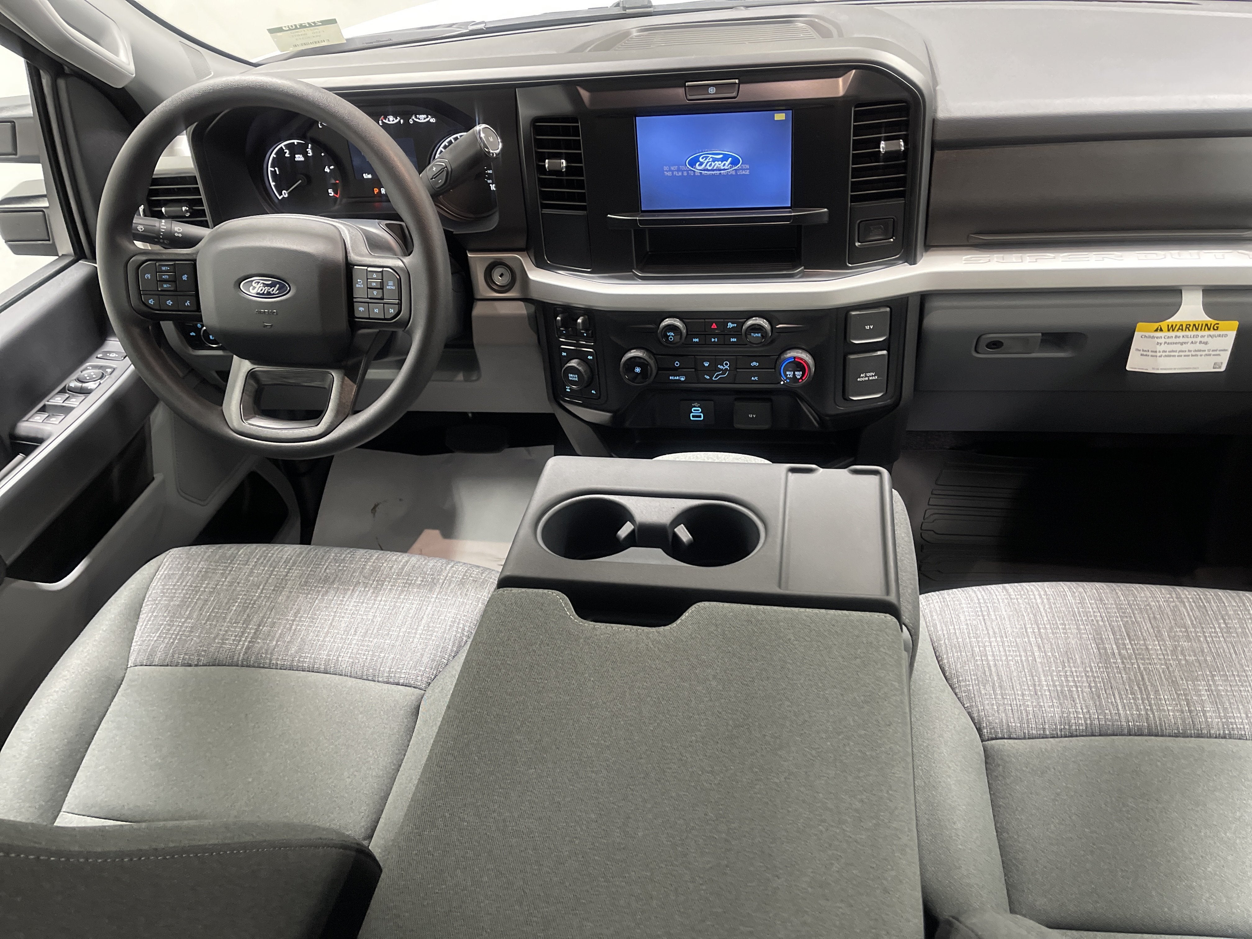 2027 Ford Super Duty F-350 SRW XLT