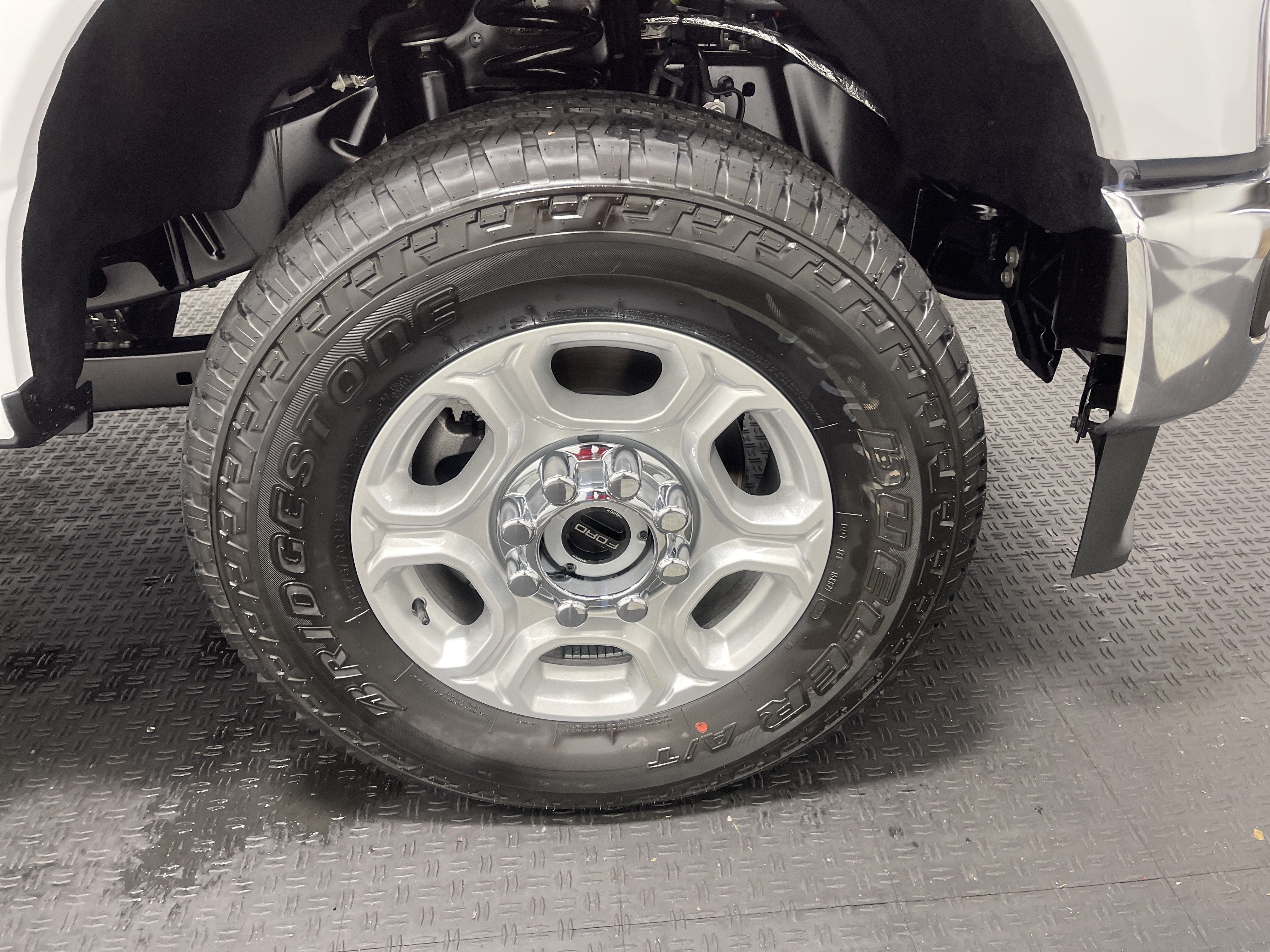 2027 Ford Super Duty F-350 SRW XLT