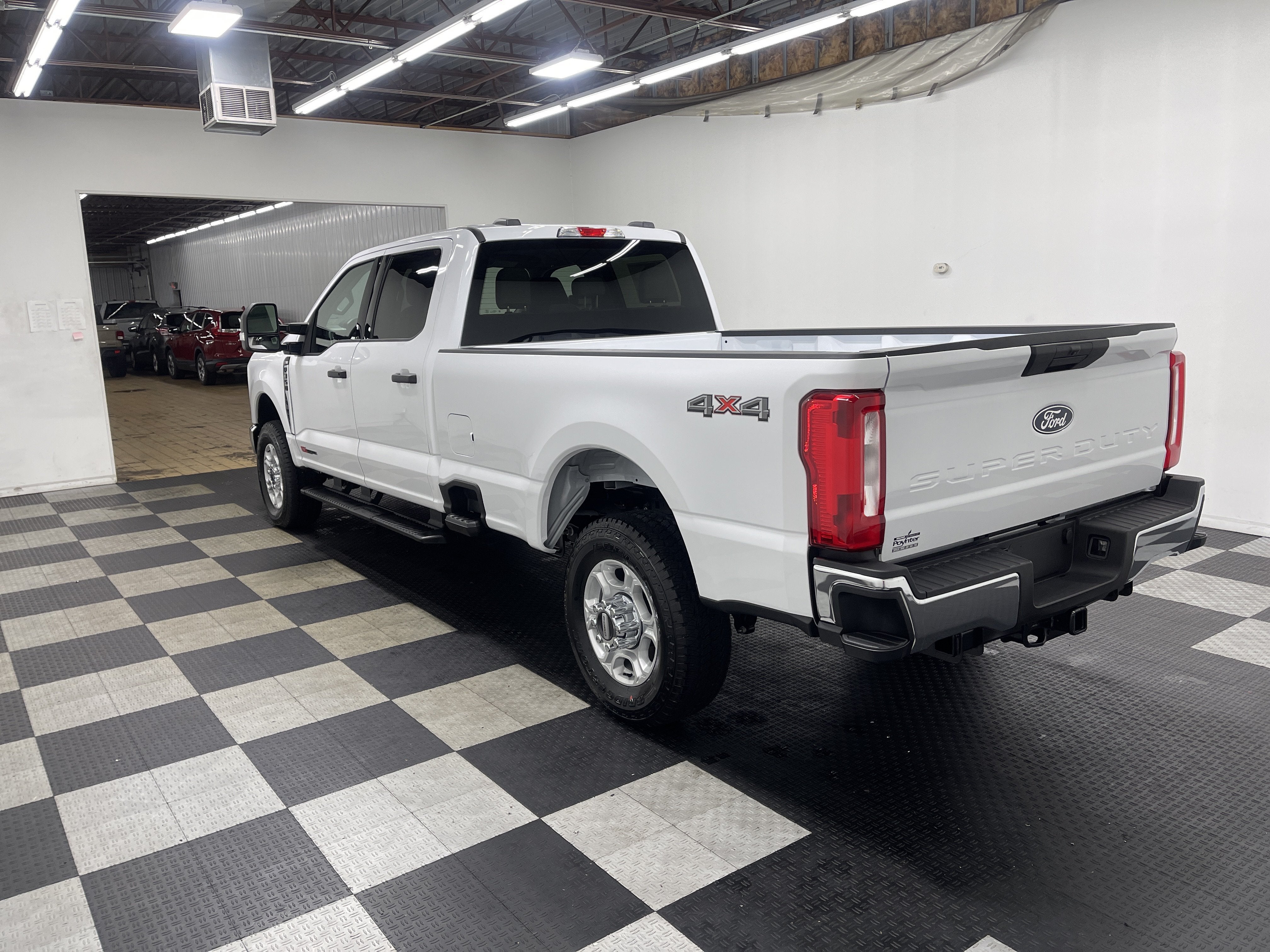 2027 Ford Super Duty F-350 SRW XLT