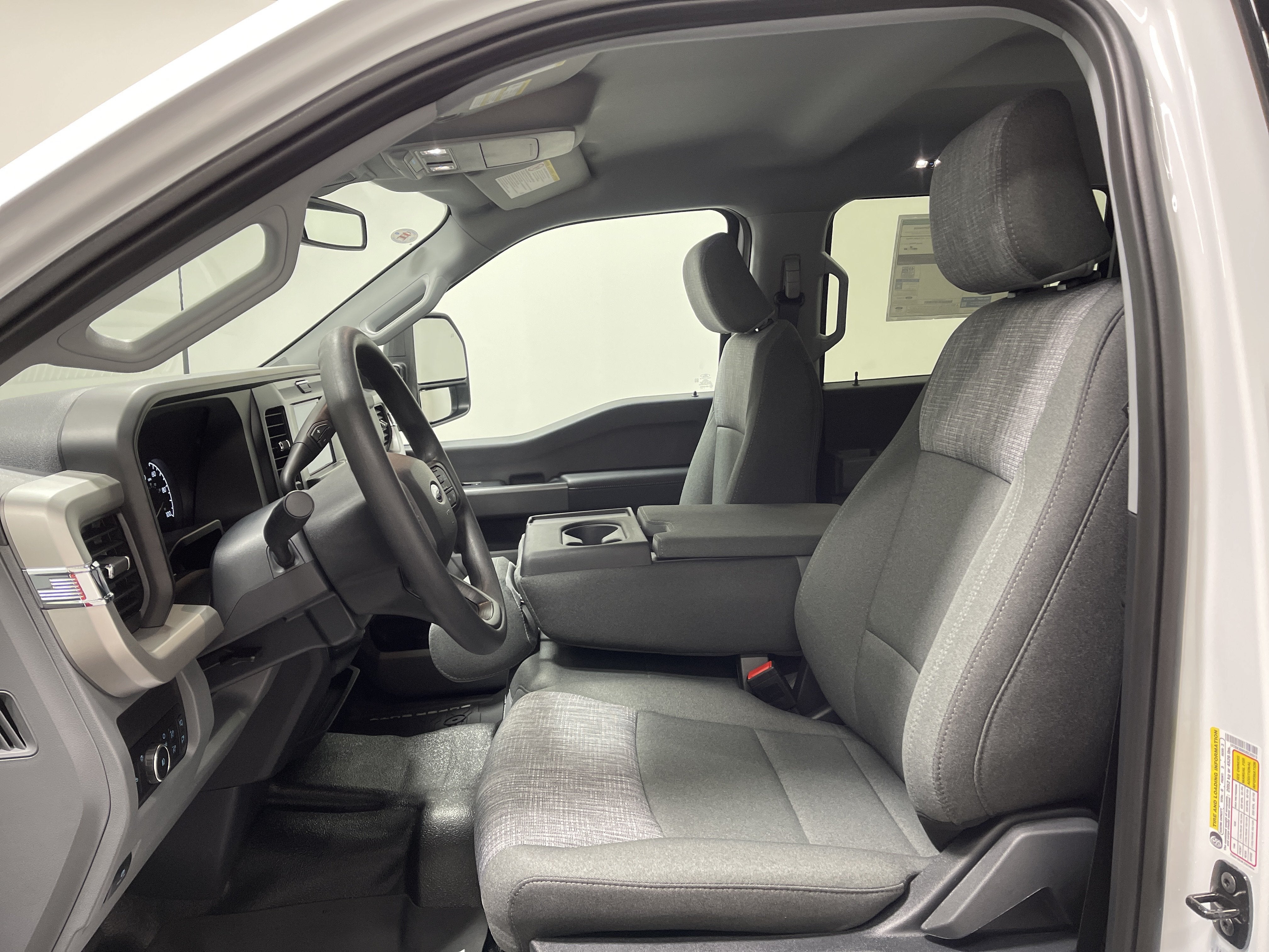2027 Ford Super Duty F-350 SRW XLT