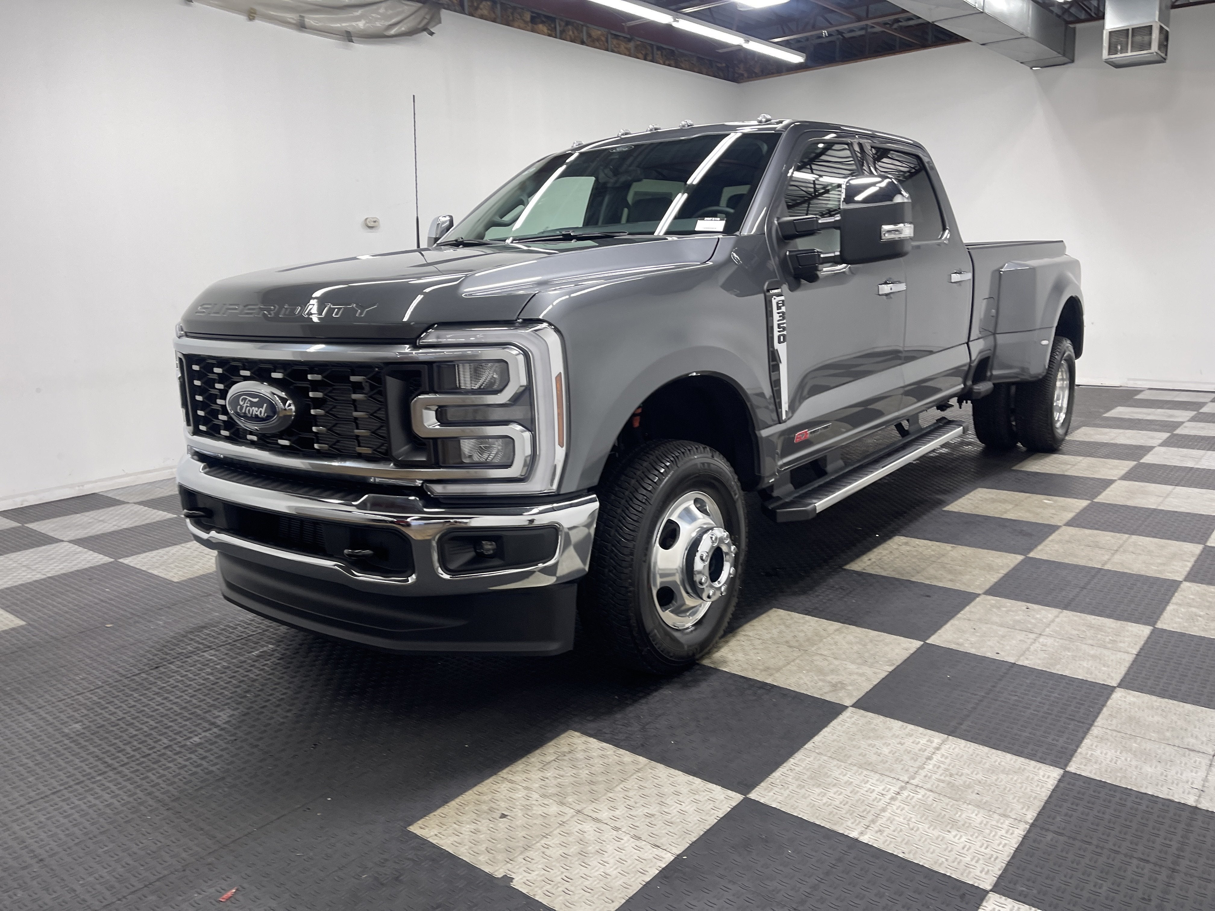 2026 Ford Super Duty F-350 DRW LARIAT