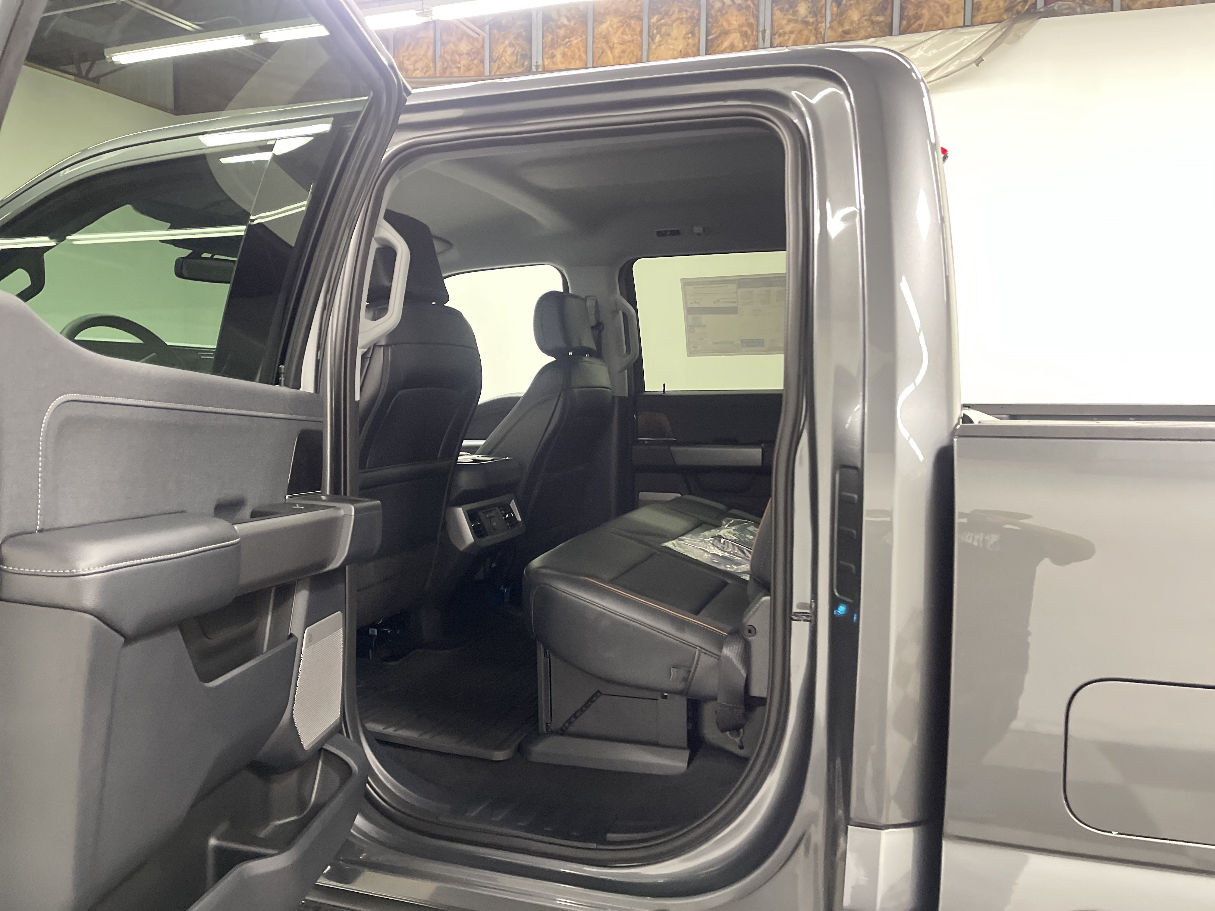 2026 Ford Super Duty F-350 DRW LARIAT
