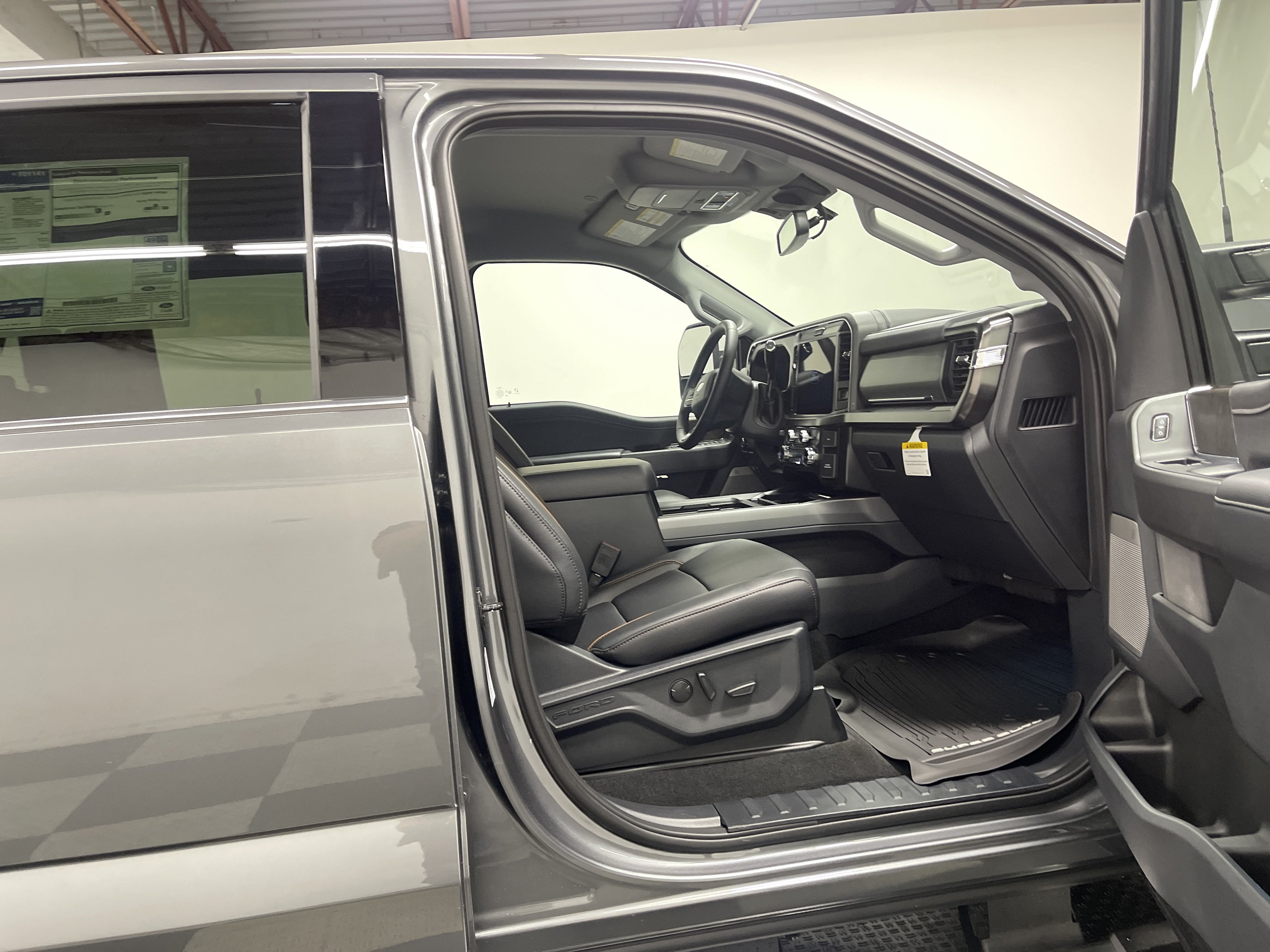 2026 Ford Super Duty F-350 DRW LARIAT