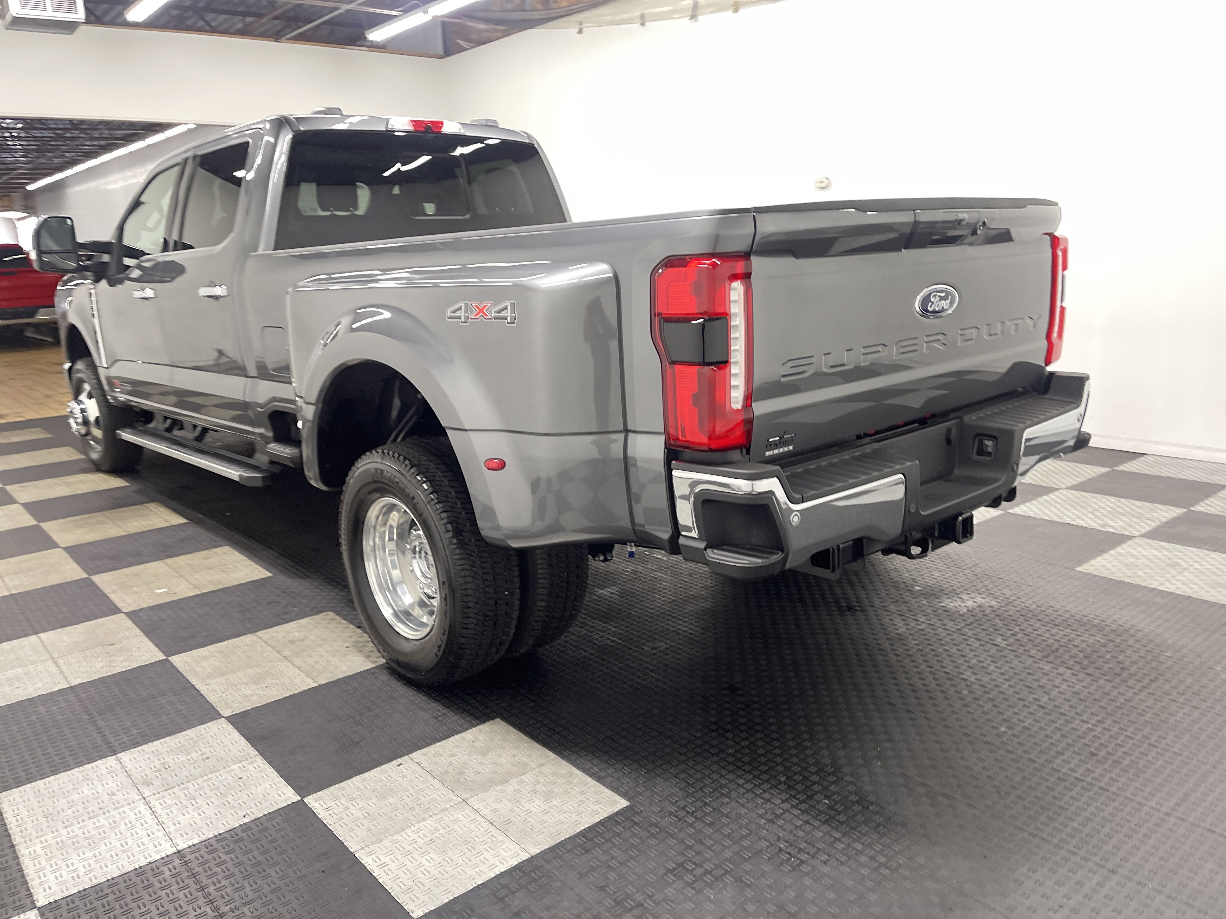 2026 Ford Super Duty F-350 DRW LARIAT